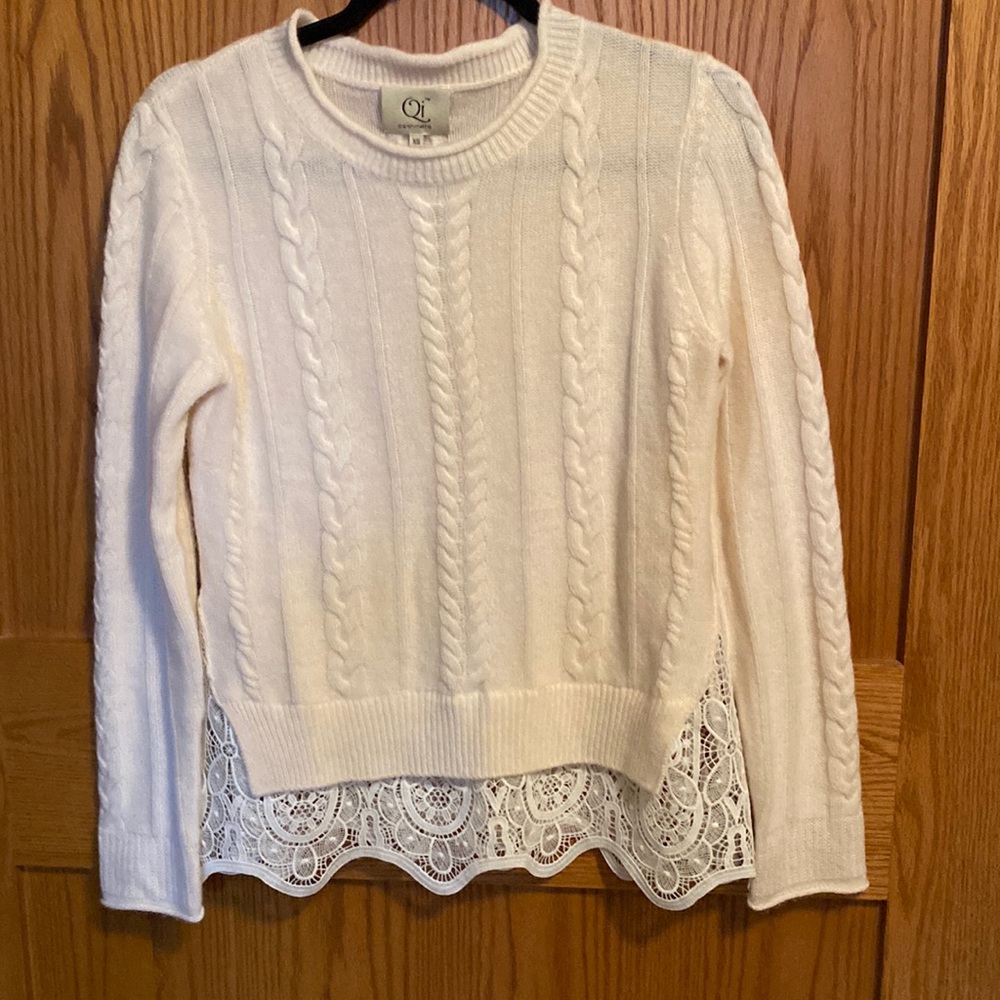 Cashmere Qi Sweater size XS with lace